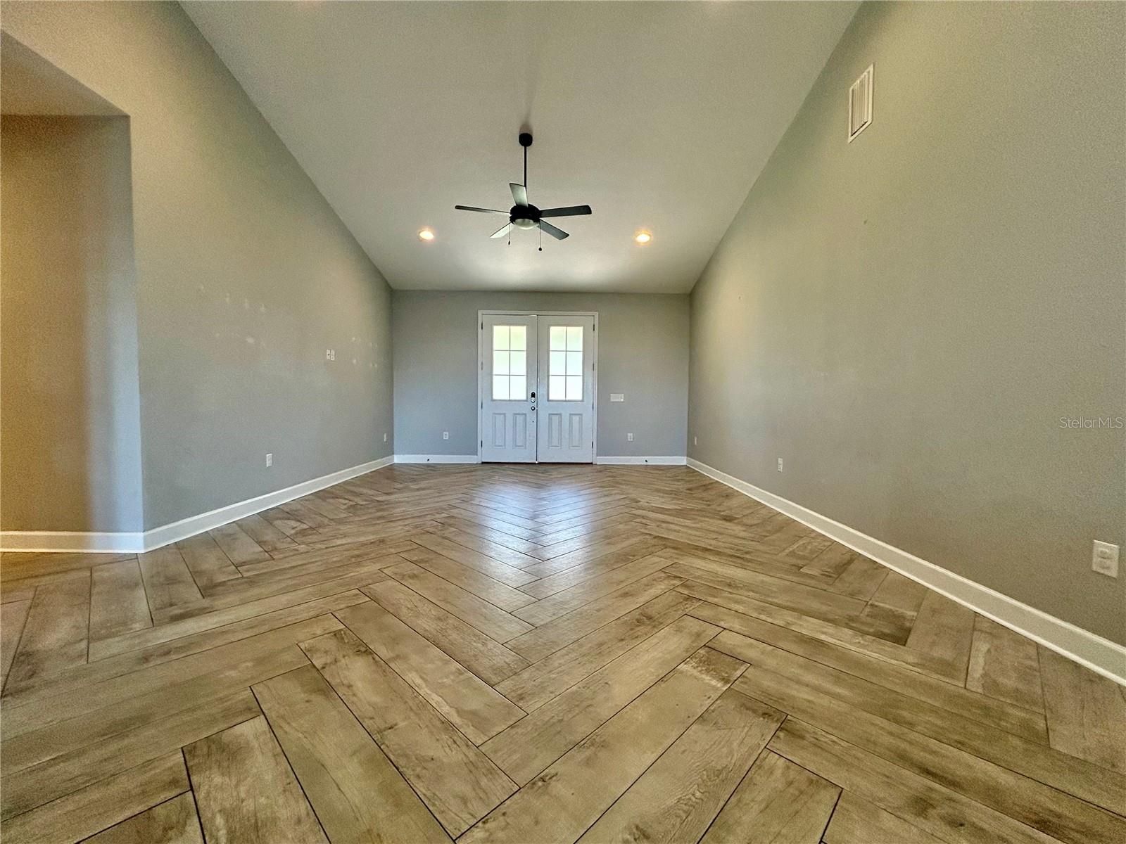 Image 7 of 31 For 1027 Campbell Avenue