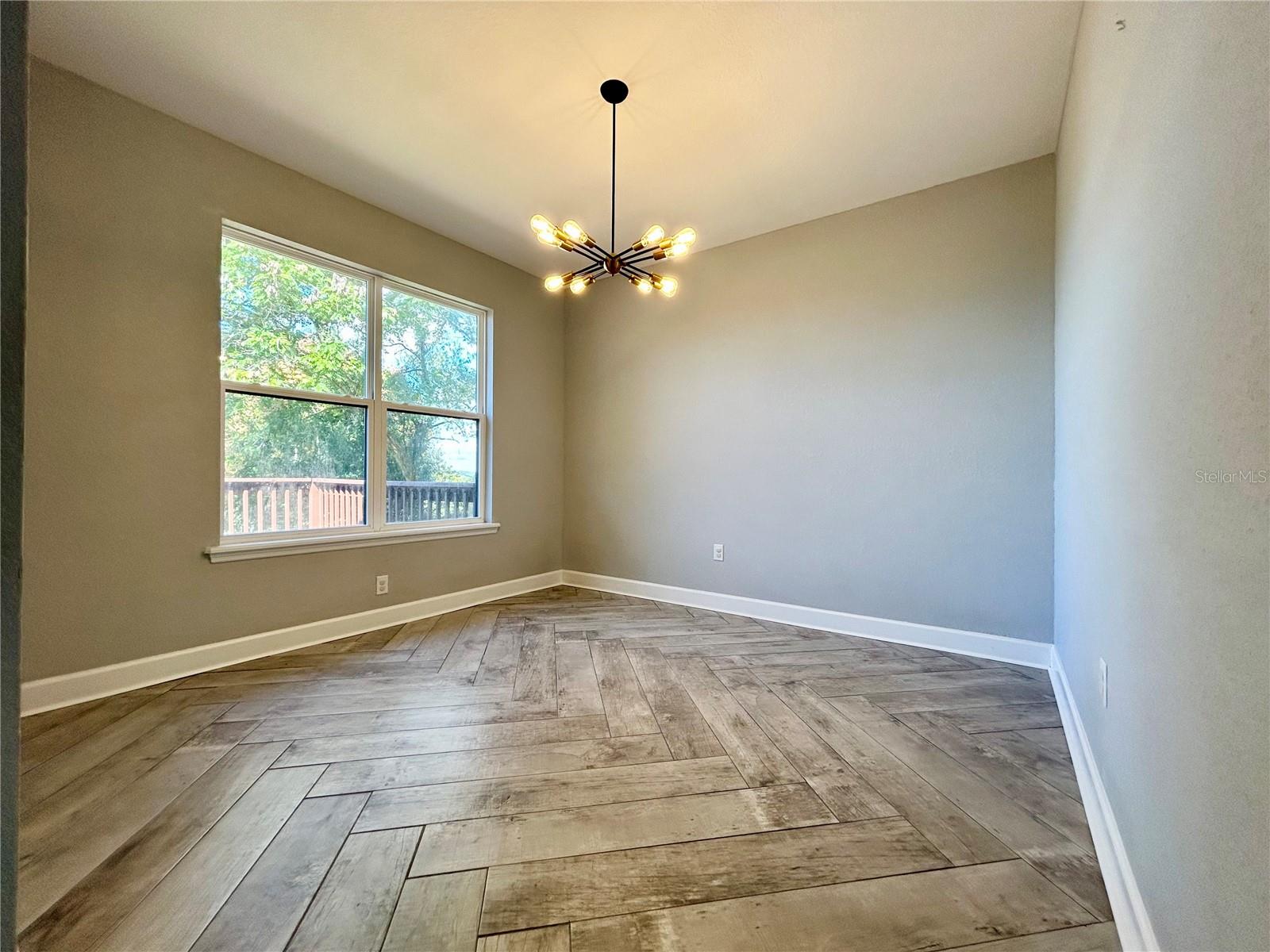 Image 8 of 31 For 1027 Campbell Avenue