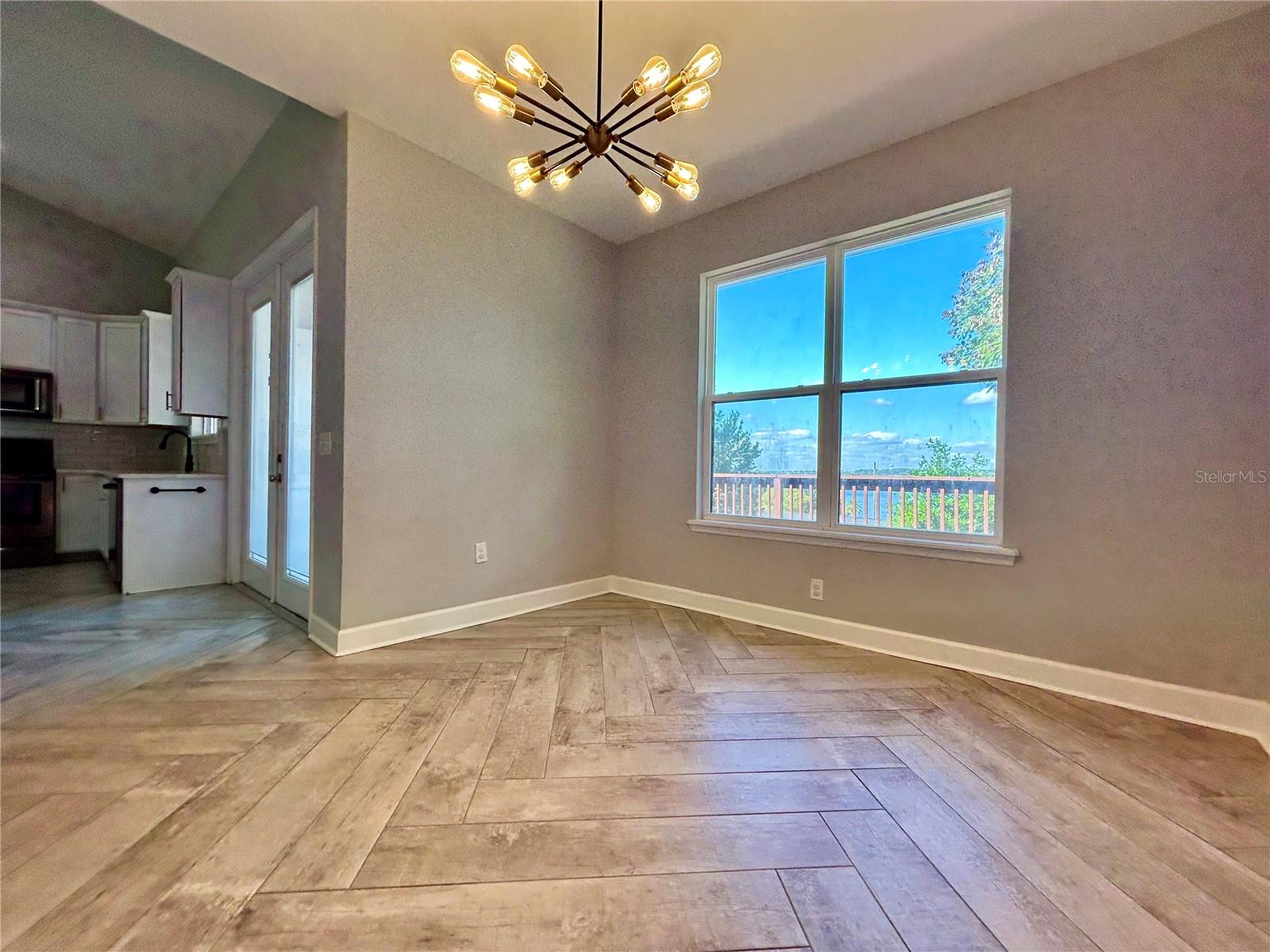 Image 9 of 31 For 1027 Campbell Avenue