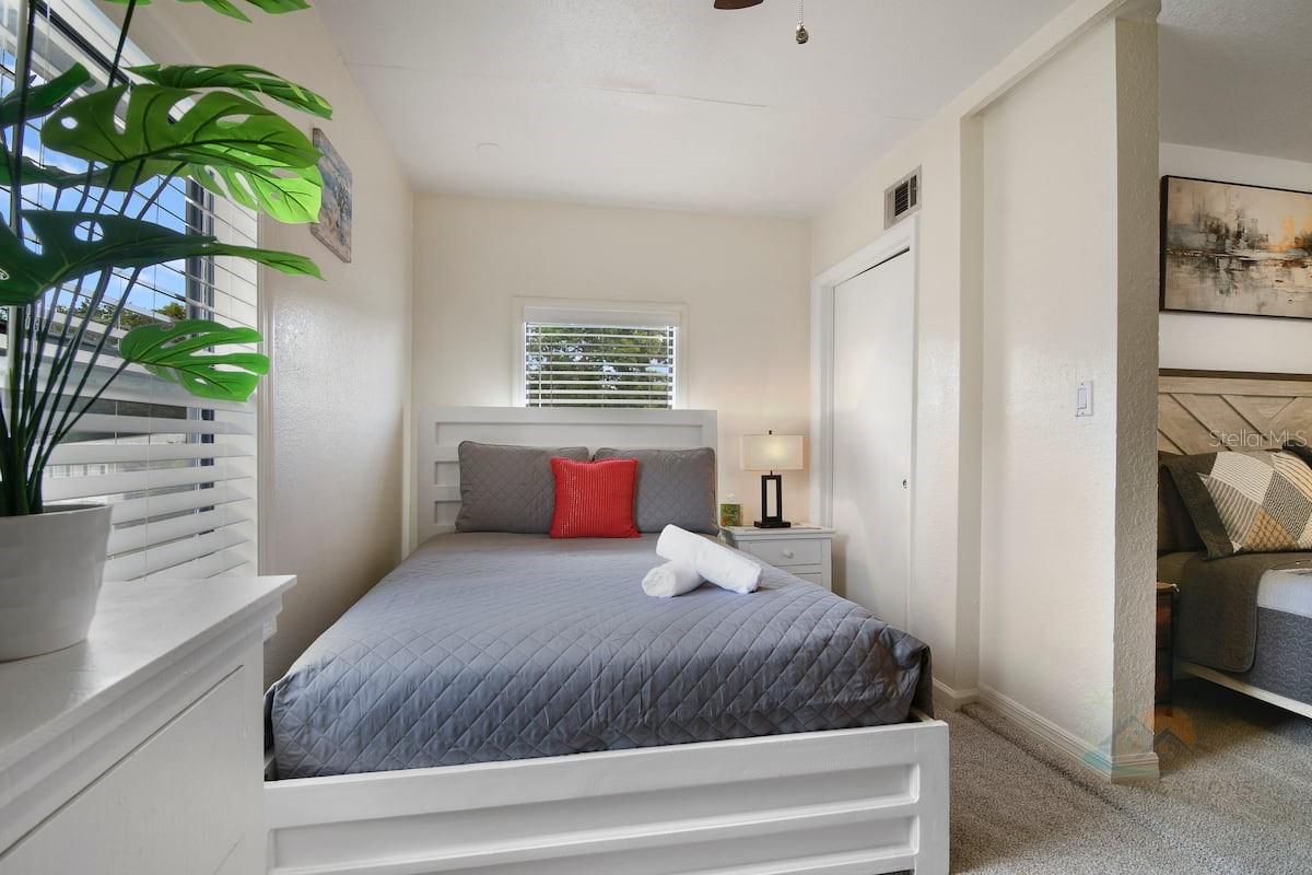 Image 12 of 16 For 358 1st Avenue