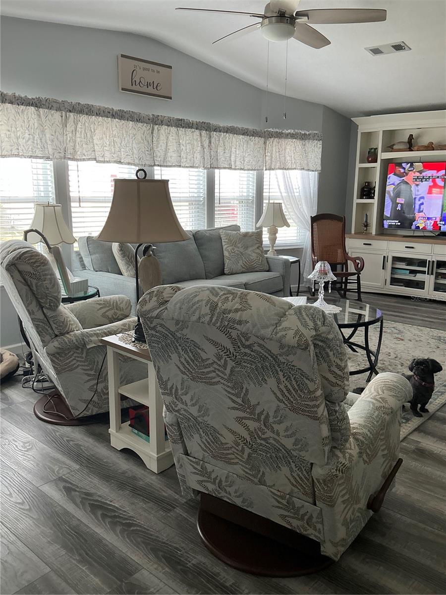 Image 17 of 42 For 209 Fairway Boulevard