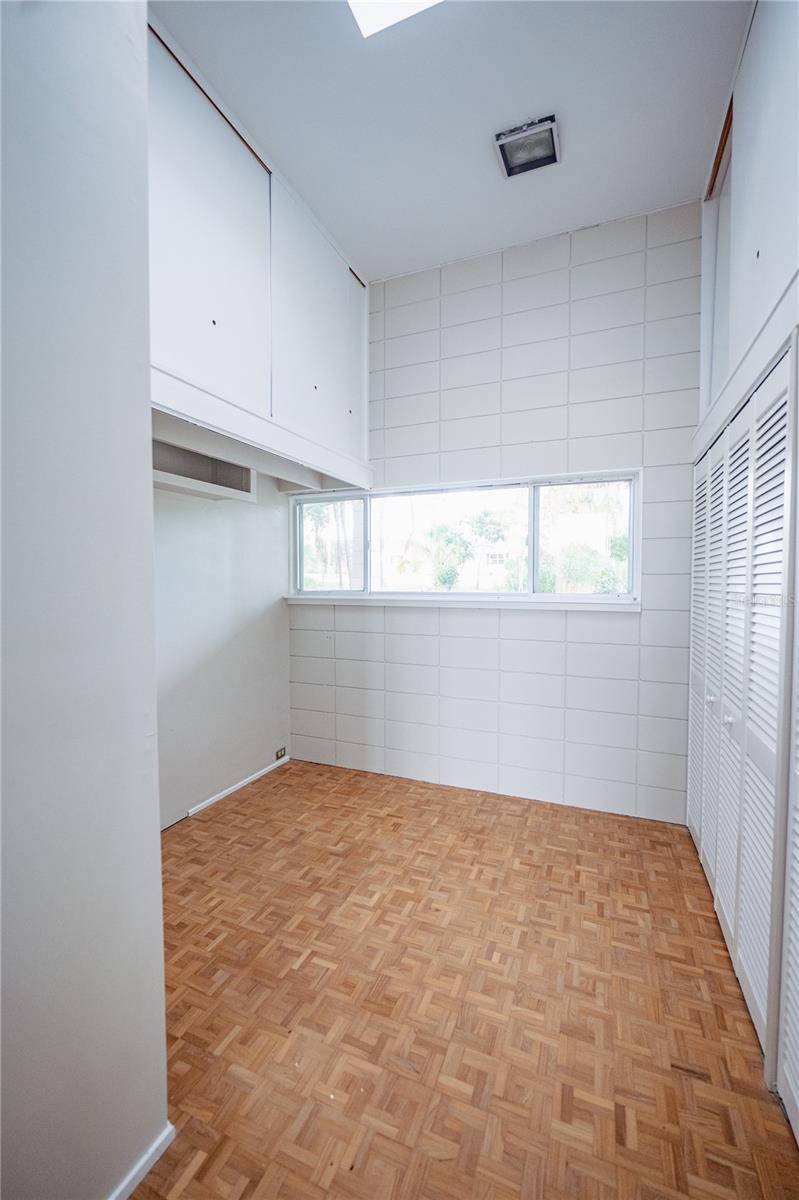 Image 17 of 41 For 1938 Highland Park Drive S