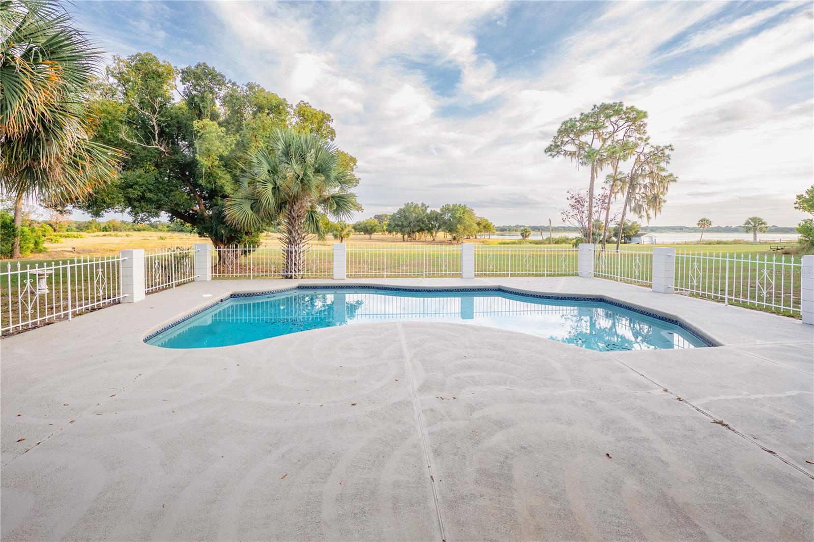 Image 28 of 41 For 1938 Highland Park Drive S