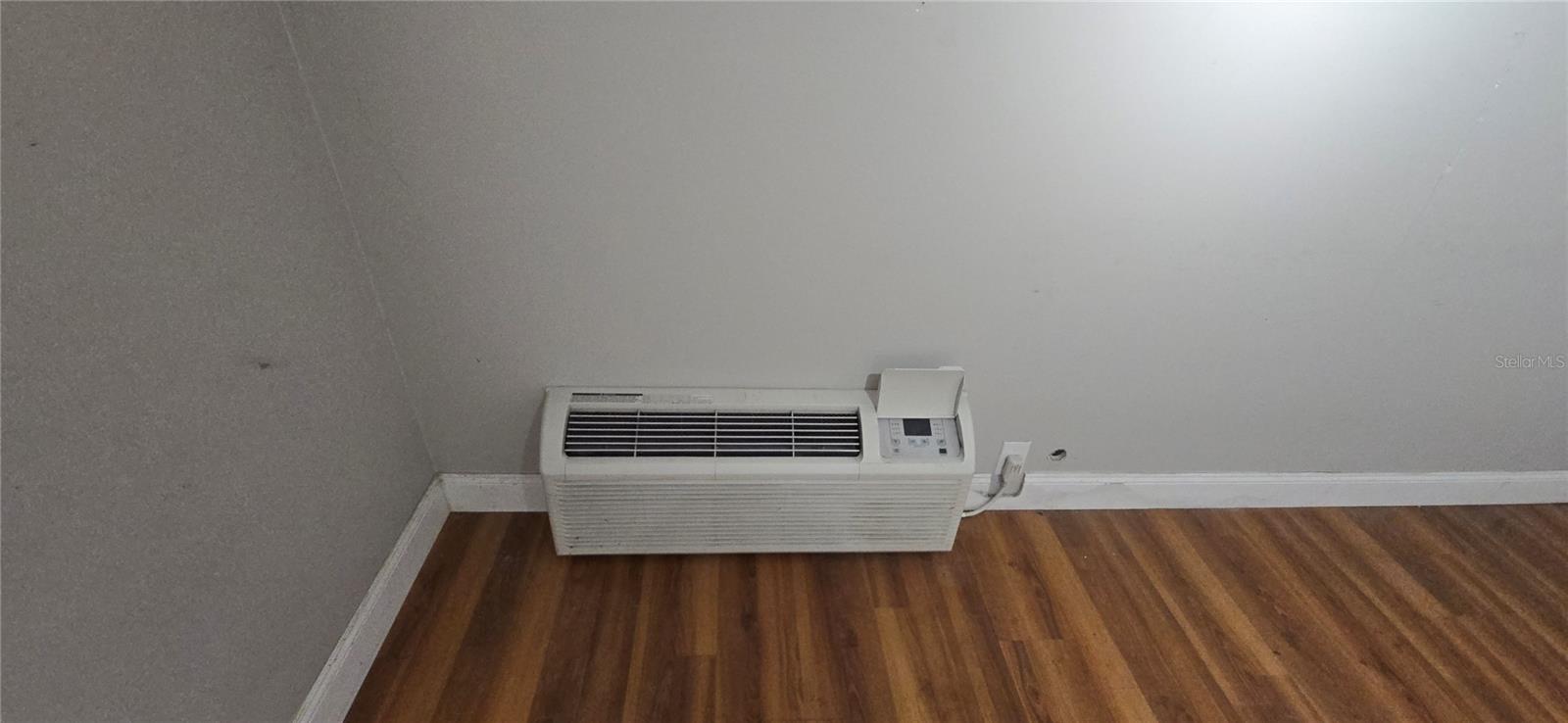 Image 4 of 11 For 3030 State Road 60 E