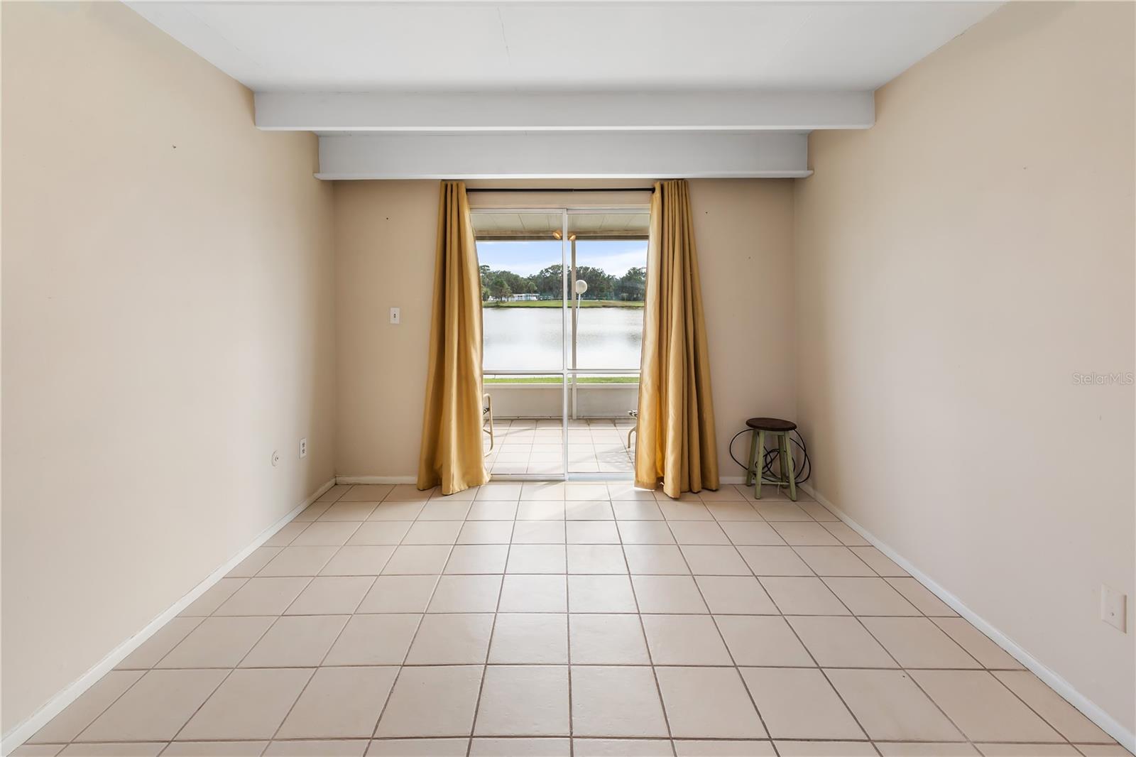 Image 10 of 25 For 4819 Club Circle