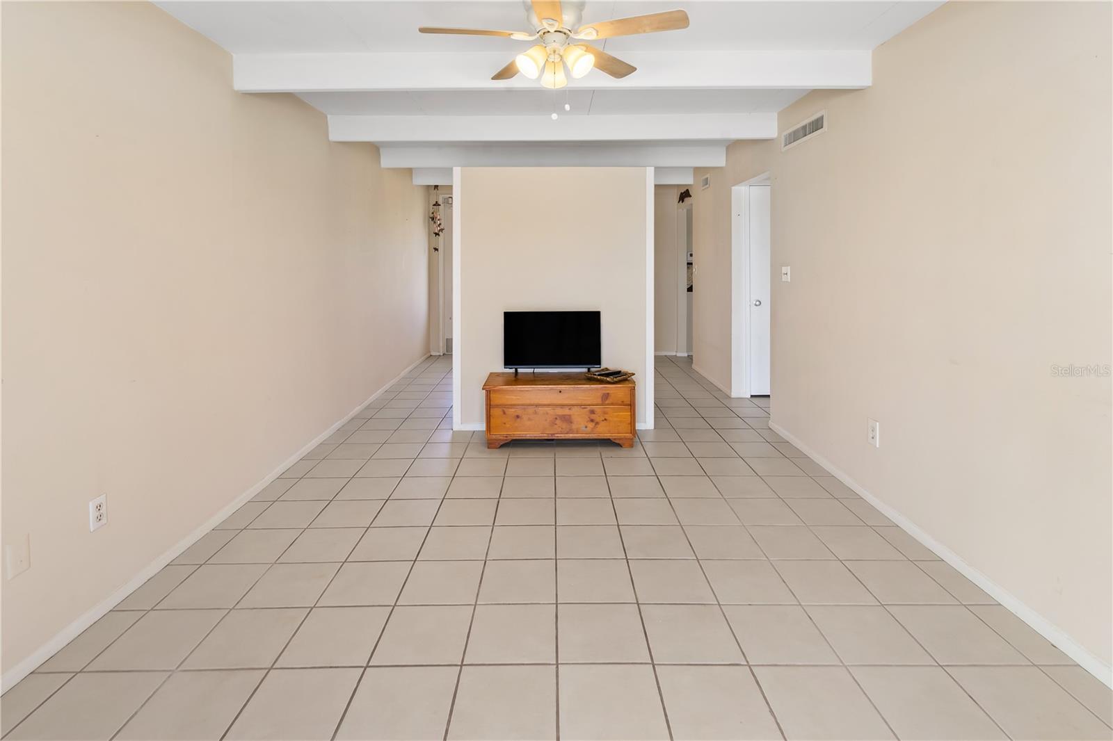 Image 12 of 25 For 4819 Club Circle