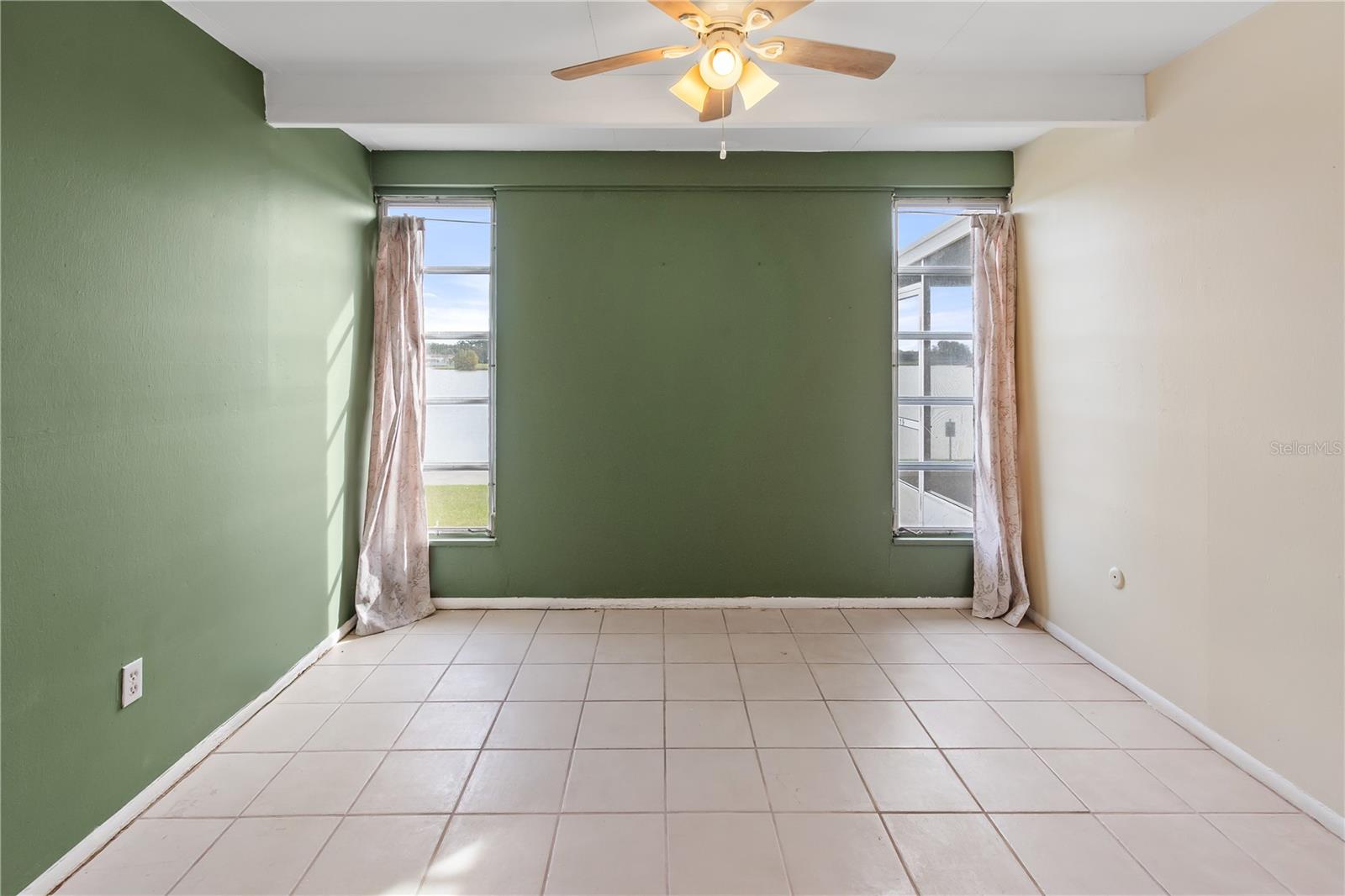 Image 16 of 25 For 4819 Club Circle