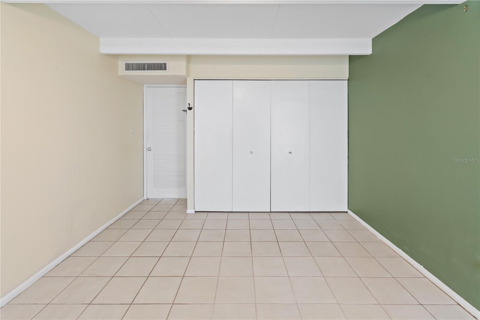 Image 17 of 25 For 4819 Club Circle