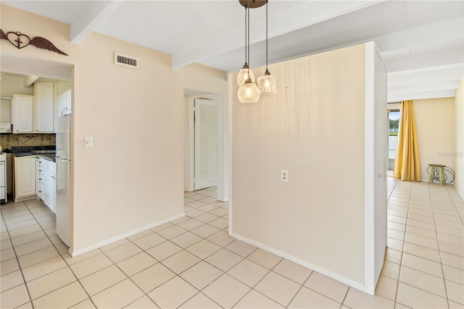 Image 4 of 25 For 4819 Club Circle