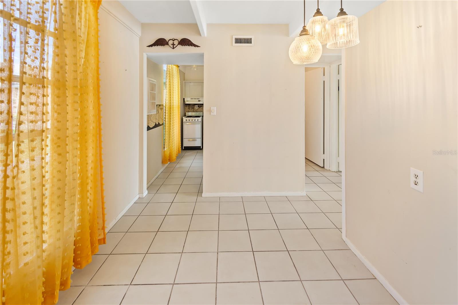 Image 5 of 25 For 4819 Club Circle