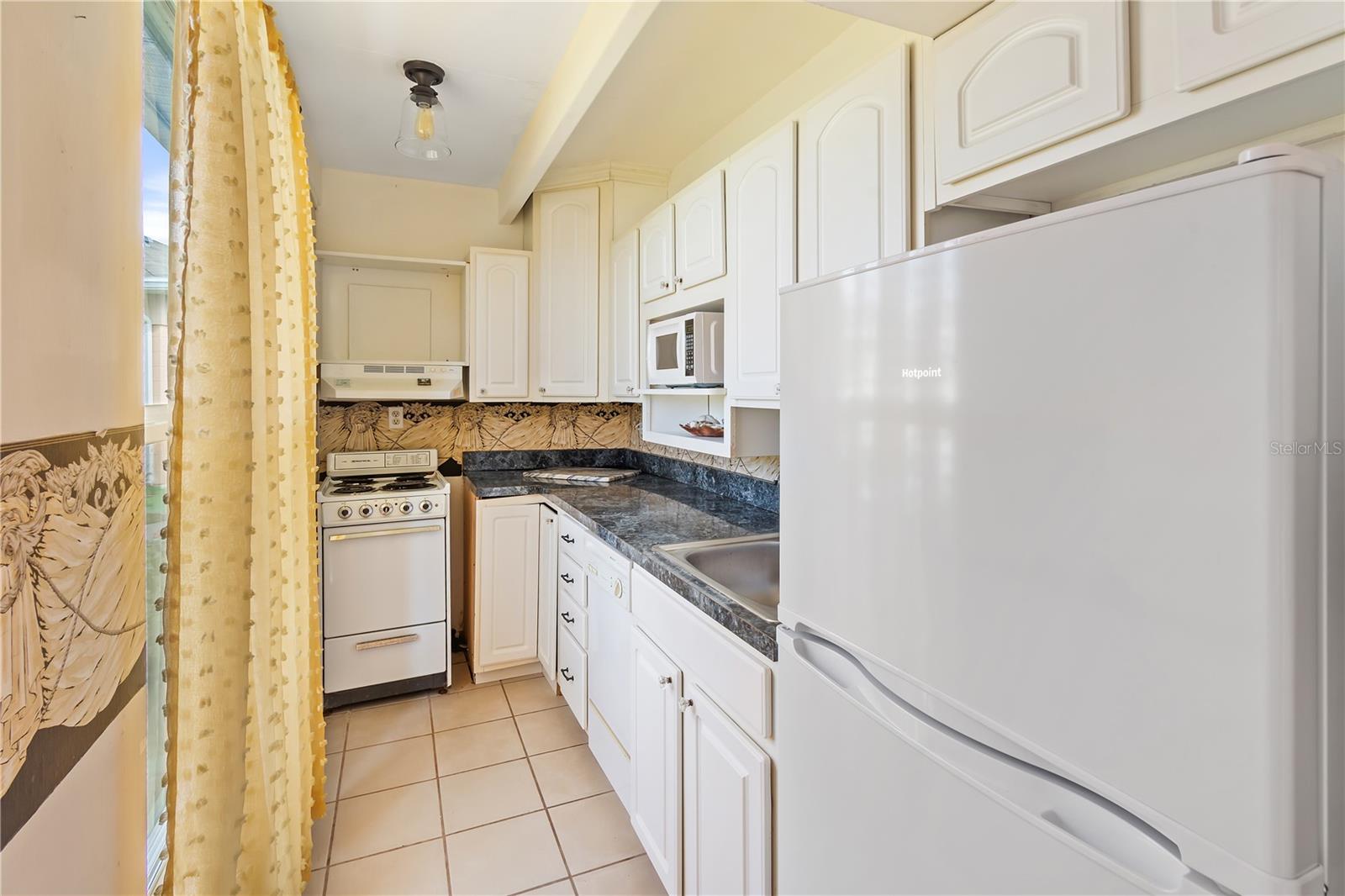 Image 6 of 25 For 4819 Club Circle