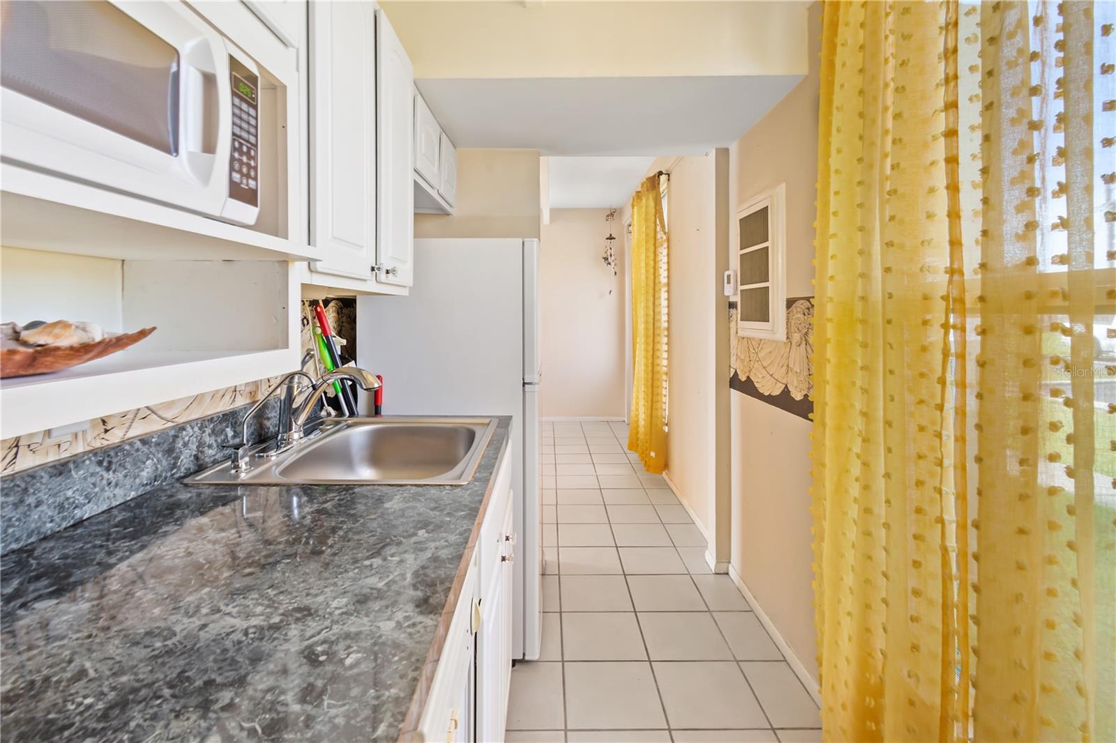 Image 8 of 25 For 4819 Club Circle