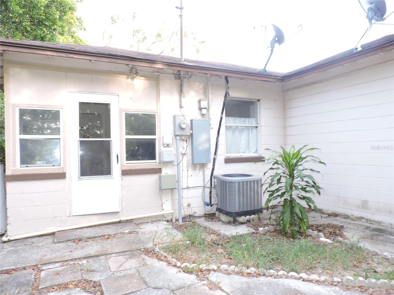 Image 23 of 29 For 713 Euclid Avenue