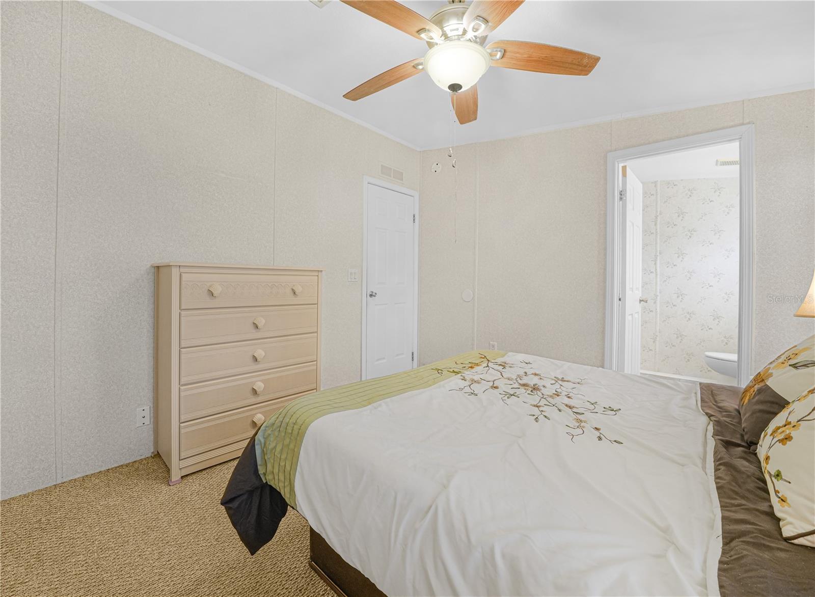 Image 20 of 44 For 16 Queen Of Waters Street