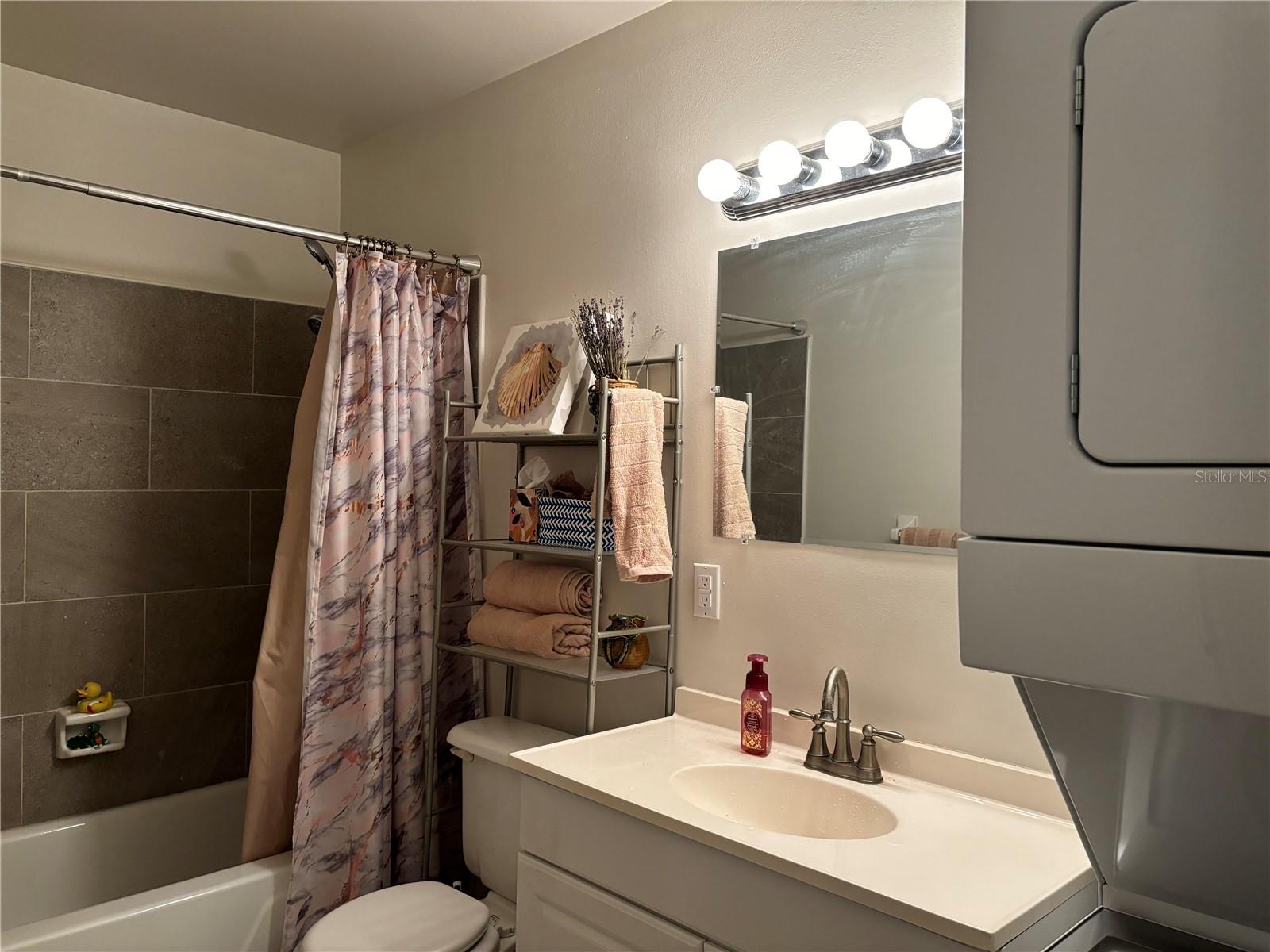 Image 14 of 28 For 200 El Camino Drive 102