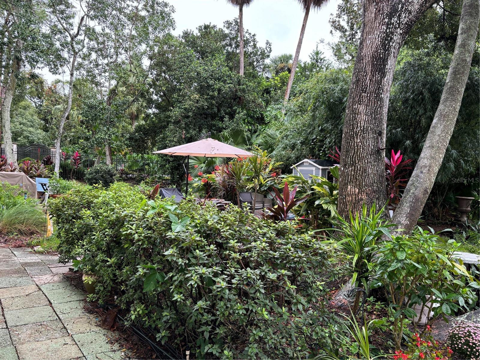 Image 23 of 28 For 200 El Camino Drive 102