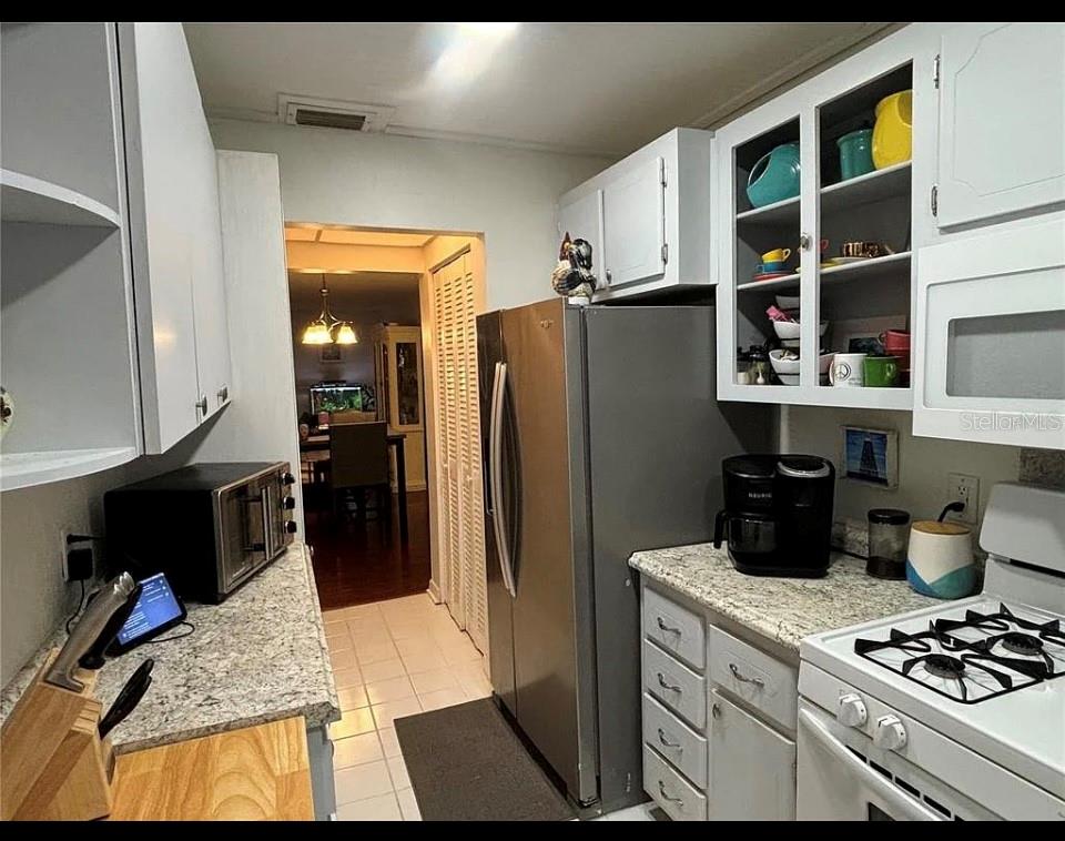 Image 6 of 28 For 200 El Camino Drive 102