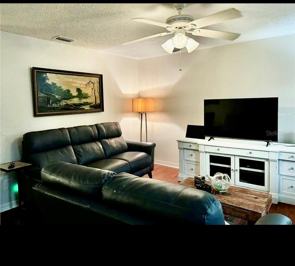 Image 9 of 28 For 200 El Camino Drive 102