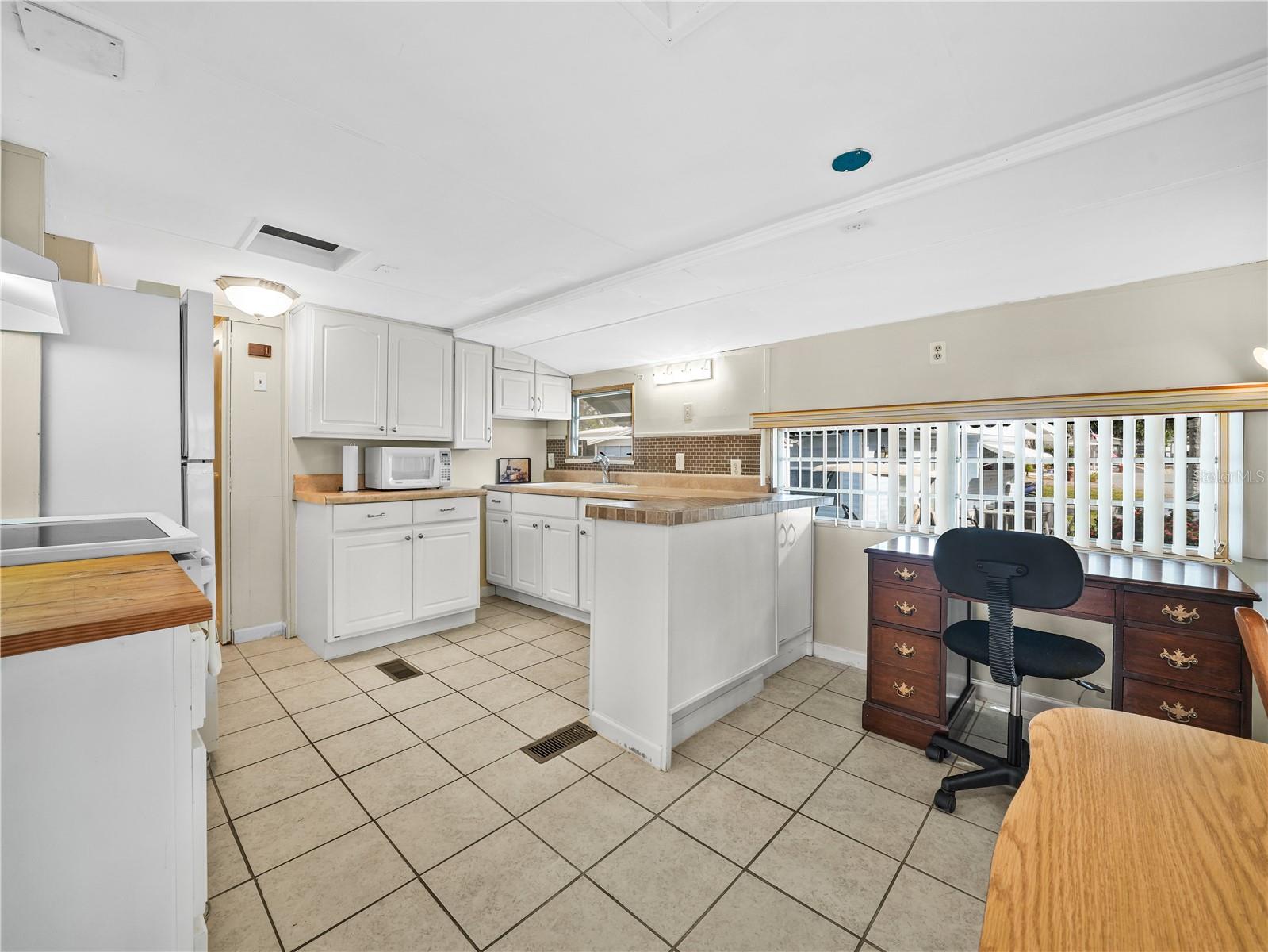 Image 10 of 41 For 72 Silversides Street