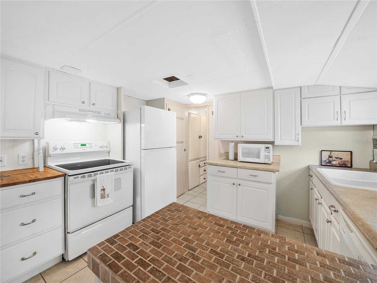 Image 11 of 41 For 72 Silversides Street