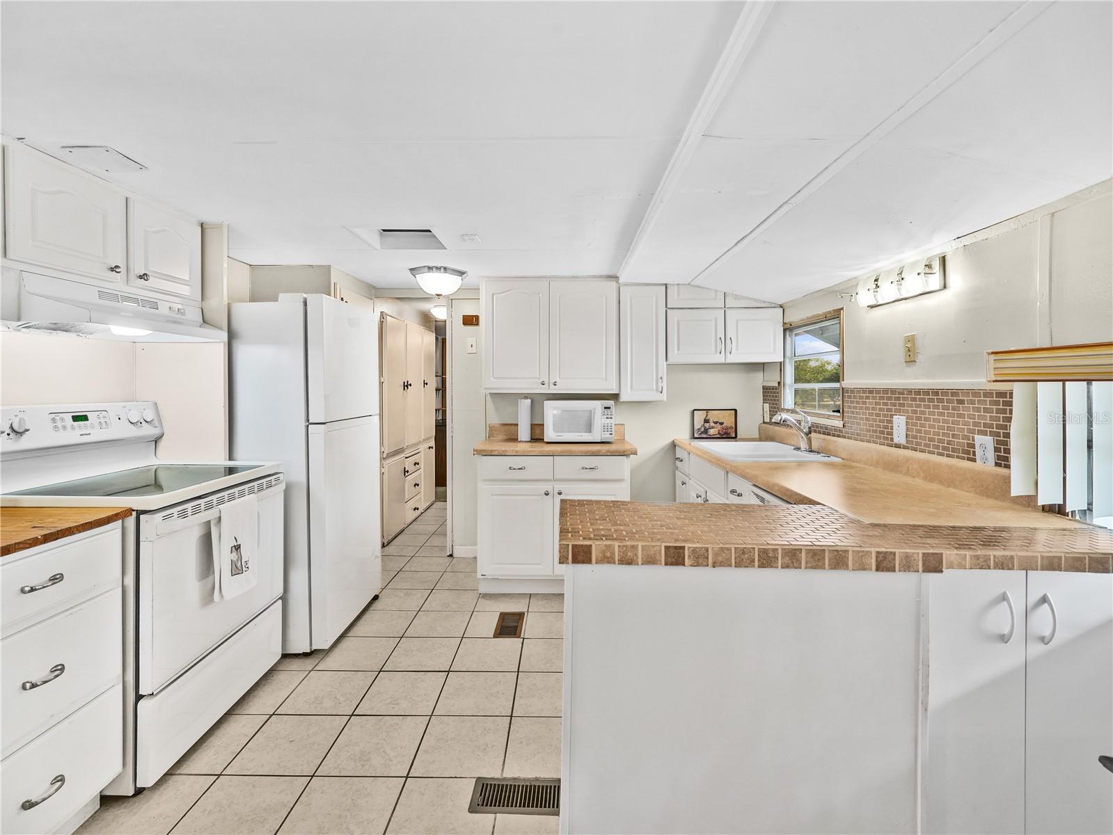 Image 12 of 41 For 72 Silversides Street