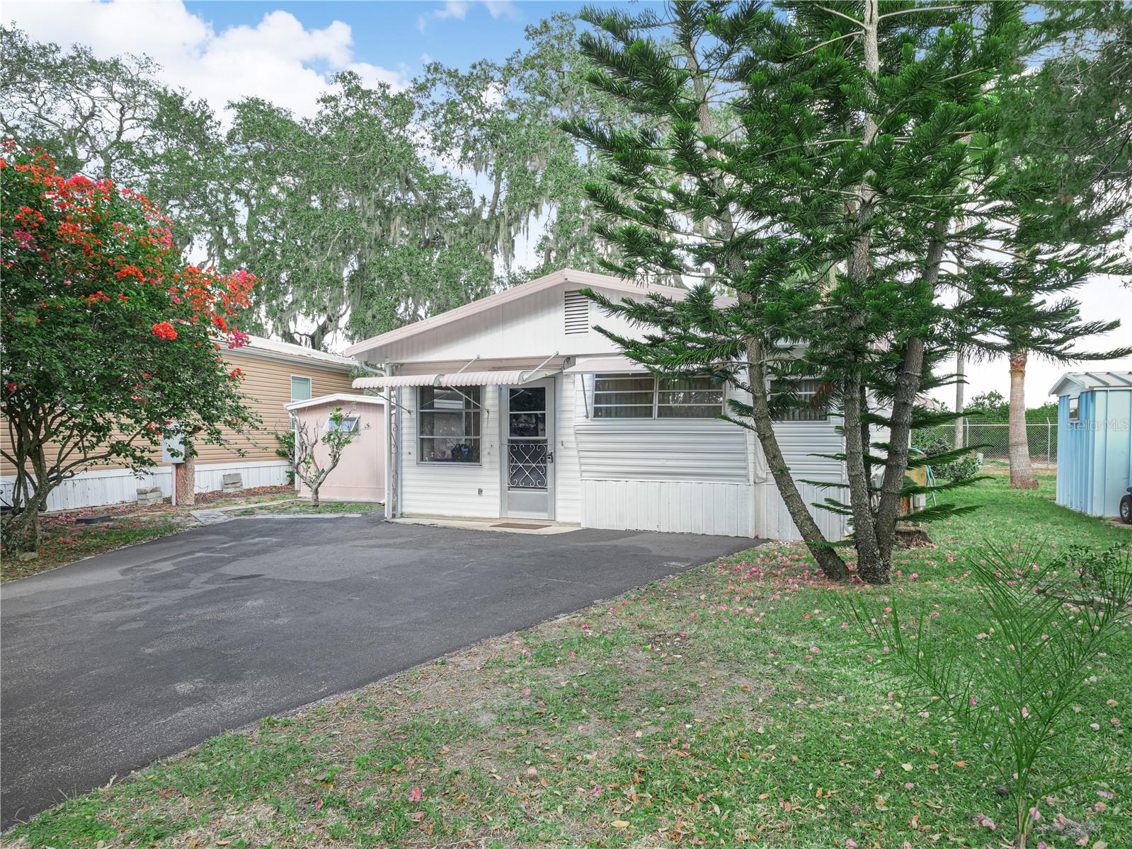 Image 3 of 41 For 72 Silversides Street