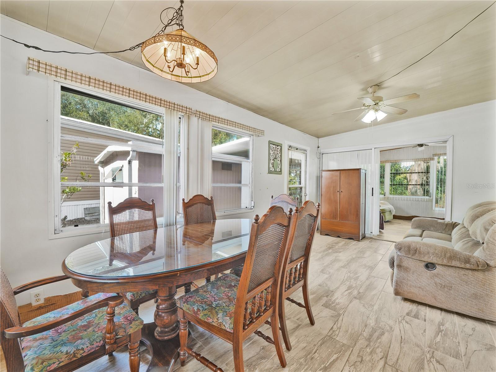 Image 4 of 41 For 72 Silversides Street