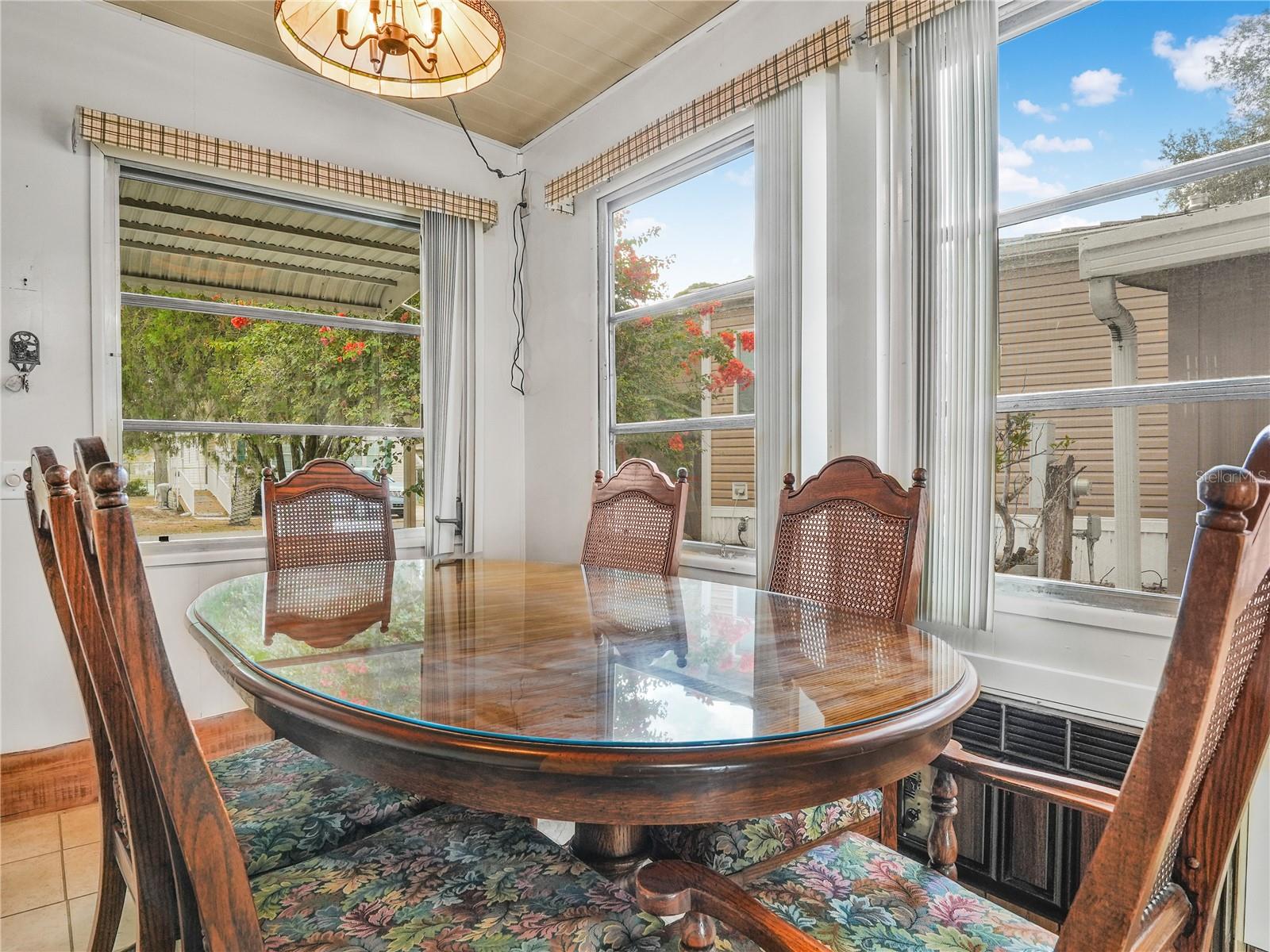 Image 5 of 41 For 72 Silversides Street