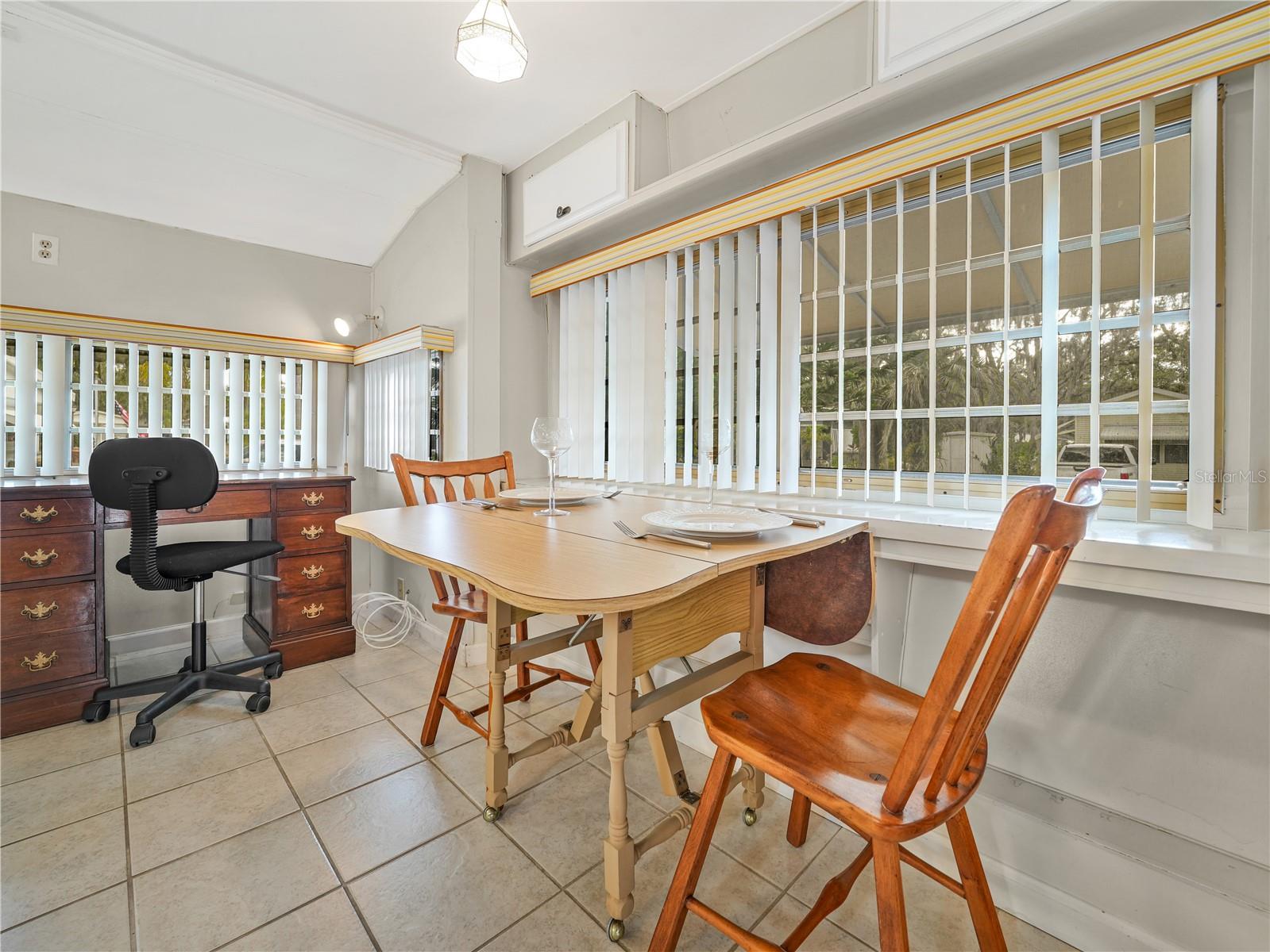 Image 7 of 41 For 72 Silversides Street