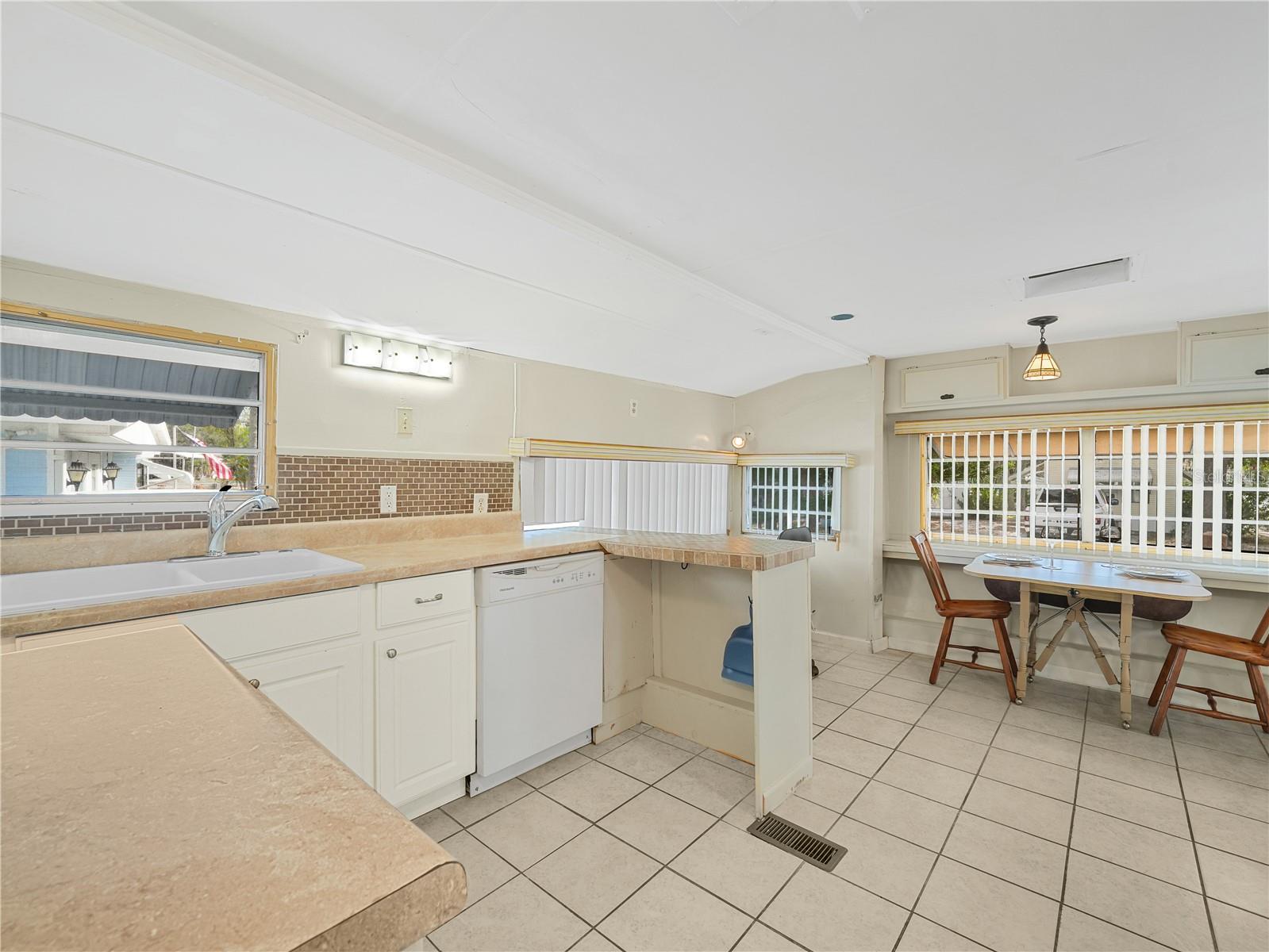 Image 9 of 41 For 72 Silversides Street