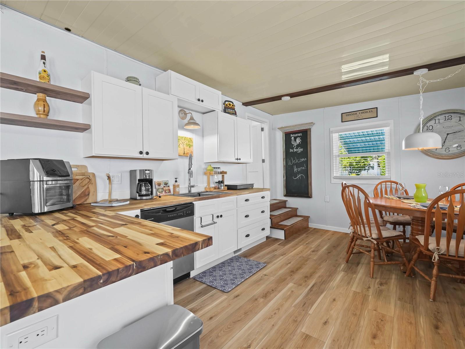 Image 12 of 49 For 111 Saddlebag Trail