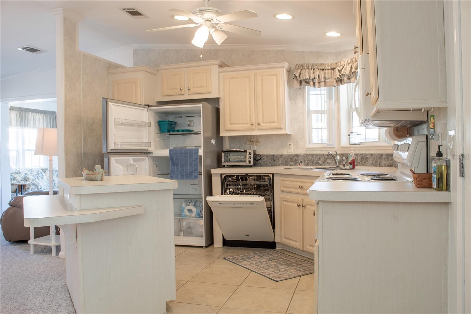 Image 2 of 49 For 10 Grey Fox Lane