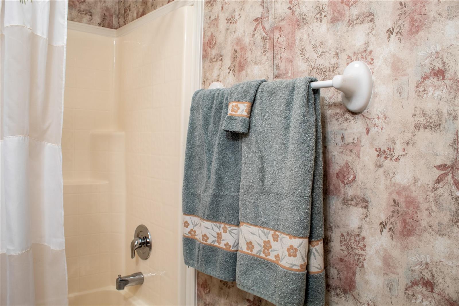 Image 25 of 49 For 10 Grey Fox Lane