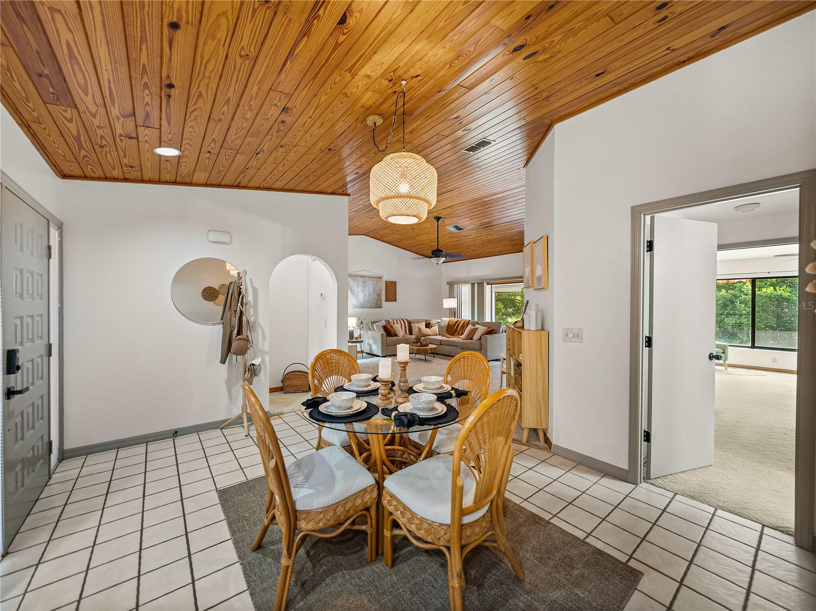 Image 10 of 63 For 503 Club House Drive