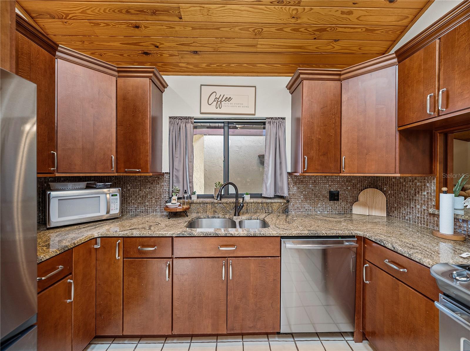 Image 14 of 63 For 503 Club House Drive