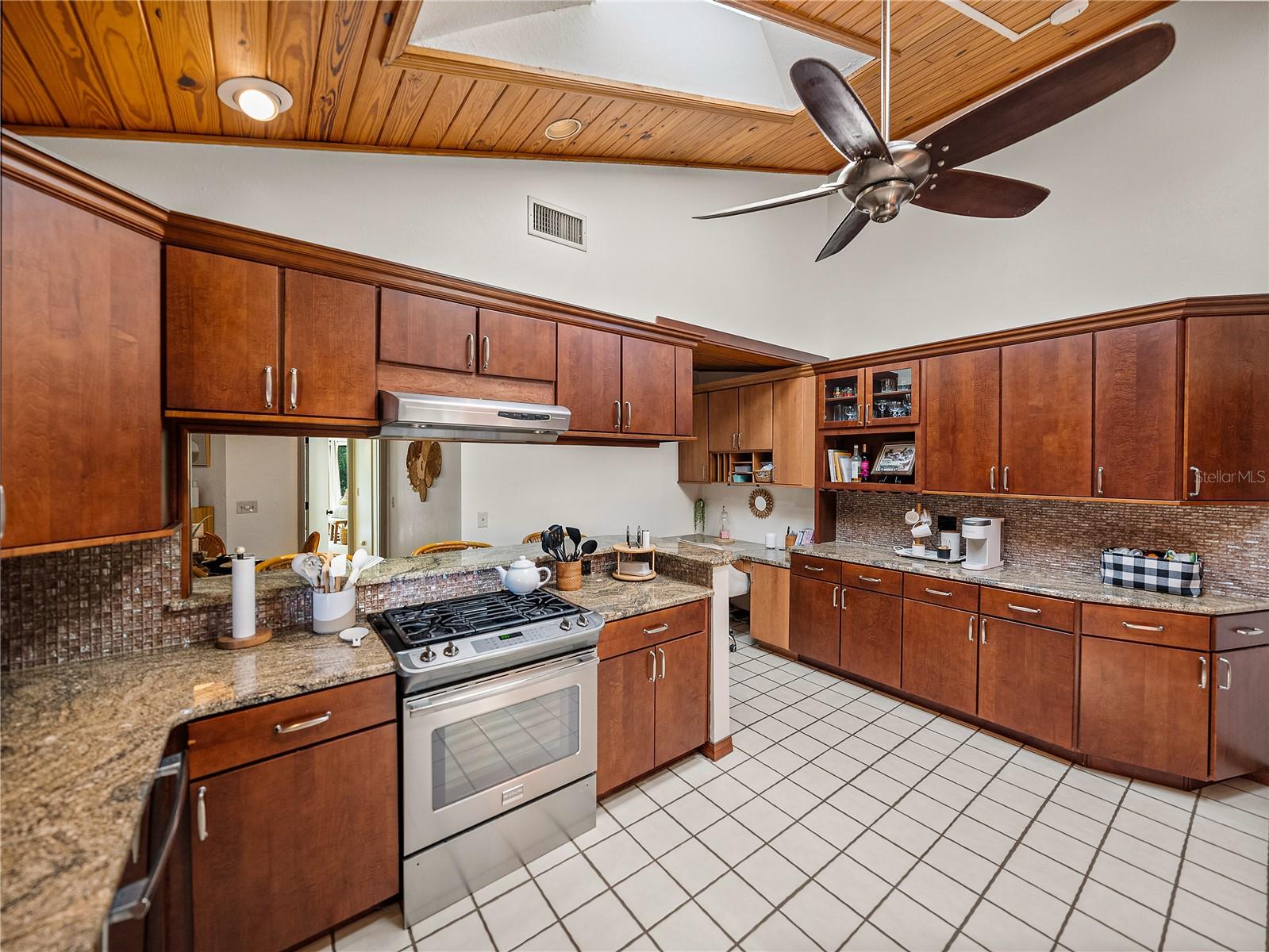 Image 16 of 63 For 503 Club House Drive