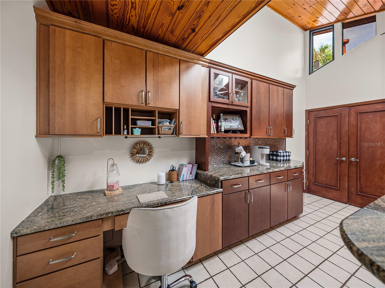 Image 19 of 63 For 503 Club House Drive