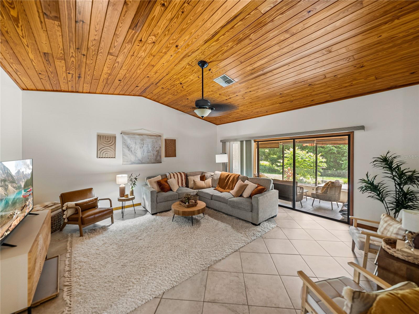 Image 20 of 63 For 503 Club House Drive