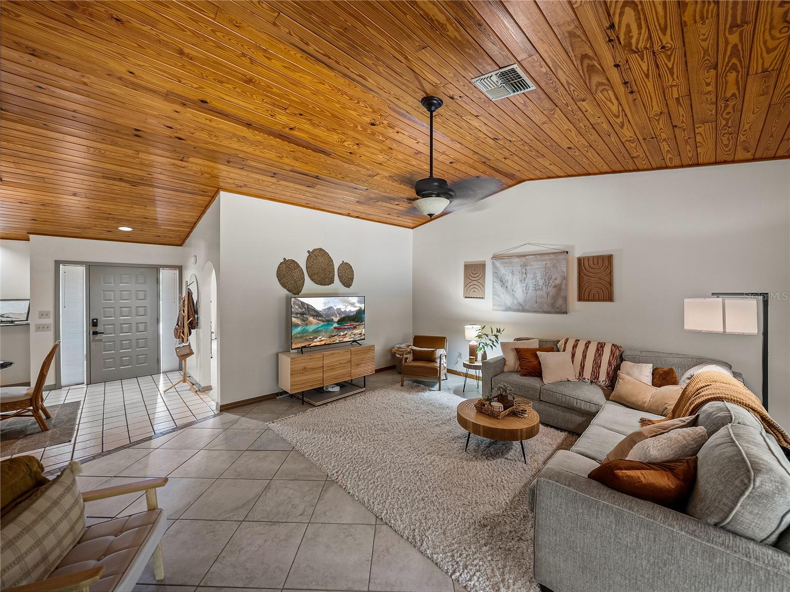 Image 5 of 63 For 503 Club House Drive