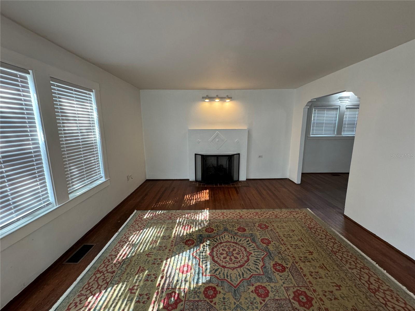 Image 23 of 37 For 302 Wall Street