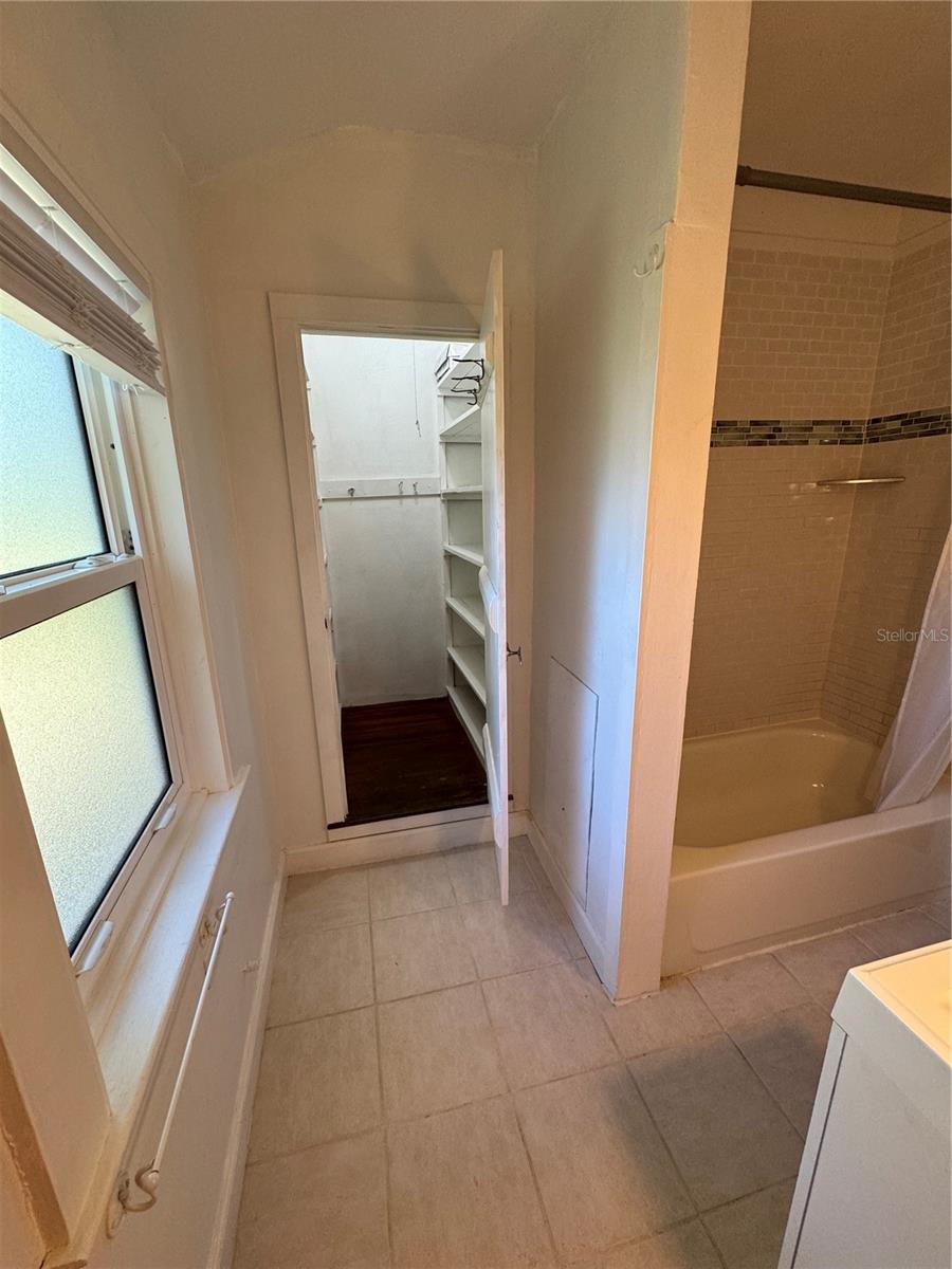 Image 27 of 37 For 302 Wall Street