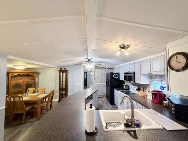 Image 5 of 32 For 5 Rosalie Oaks Boulevard