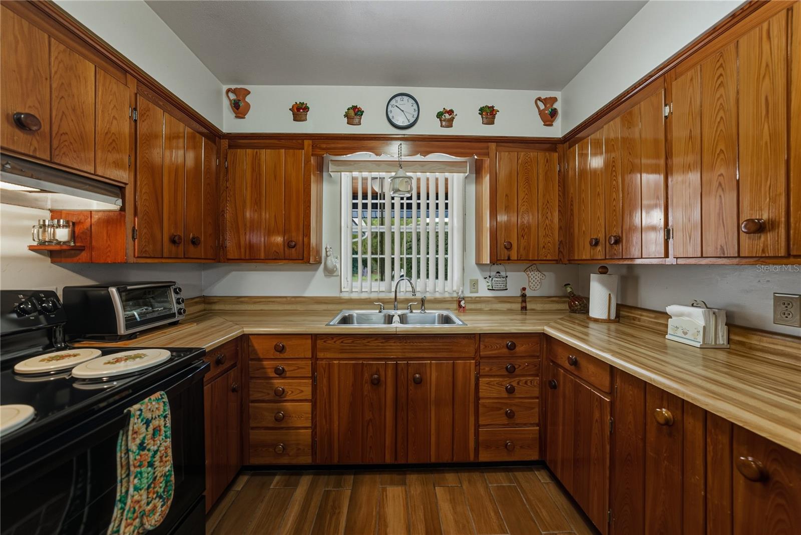 Image 8 of 42 For 4842 Fleetwood Street