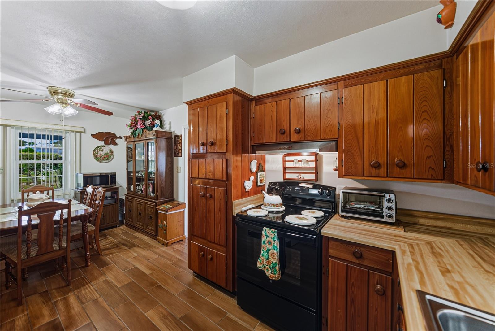 Image 9 of 42 For 4842 Fleetwood Street