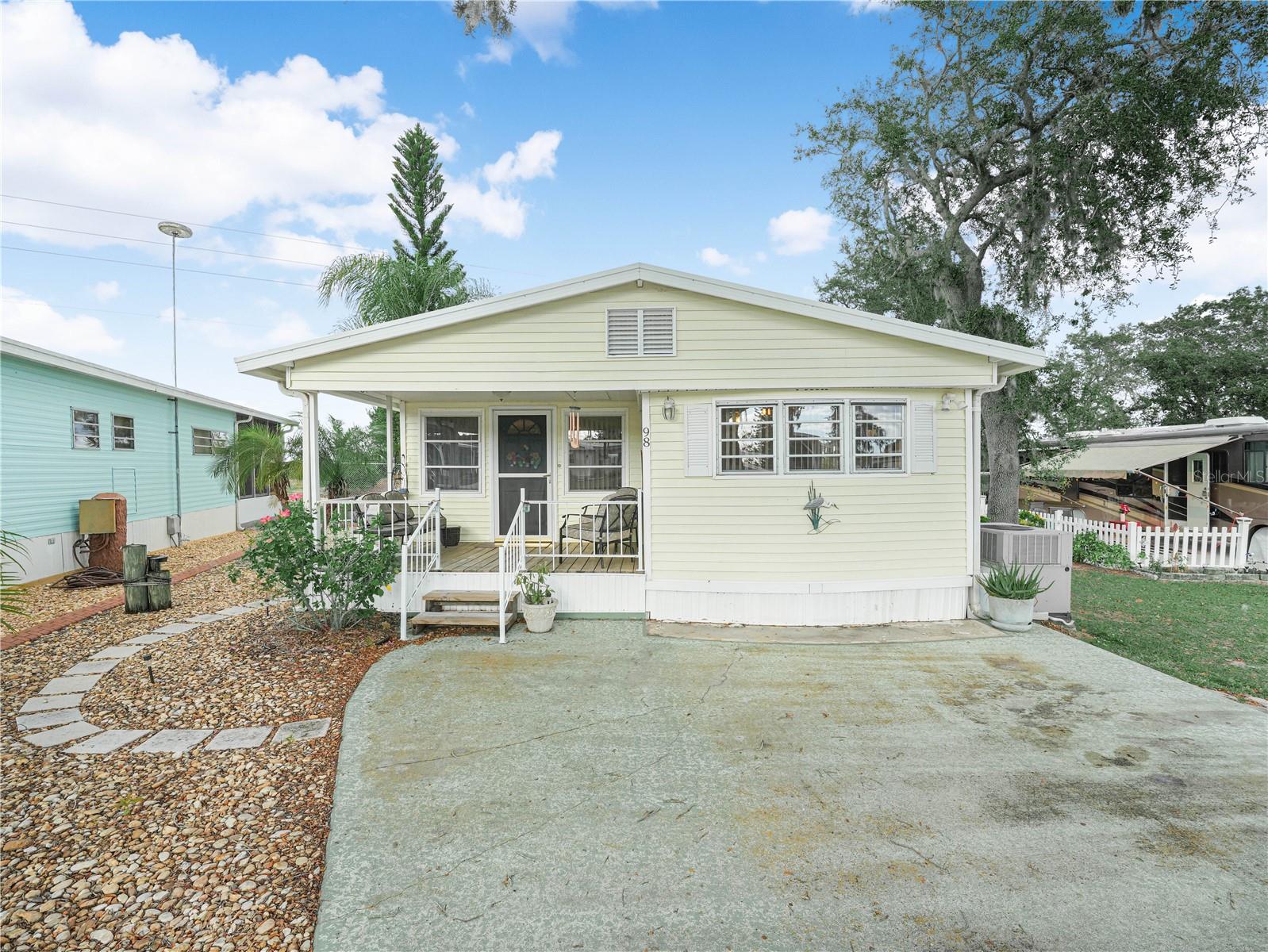 Image 3 of 43 For 98 Saddlebag Trail