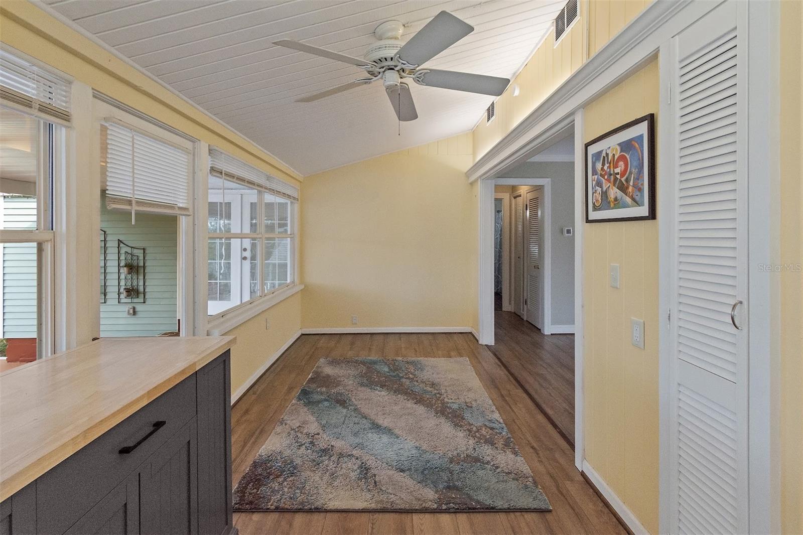 Image 12 of 29 For 841 Campbell Avenue