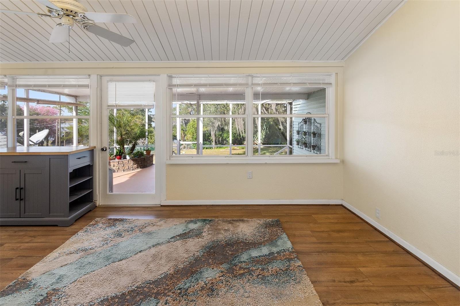 Image 13 of 29 For 841 Campbell Avenue