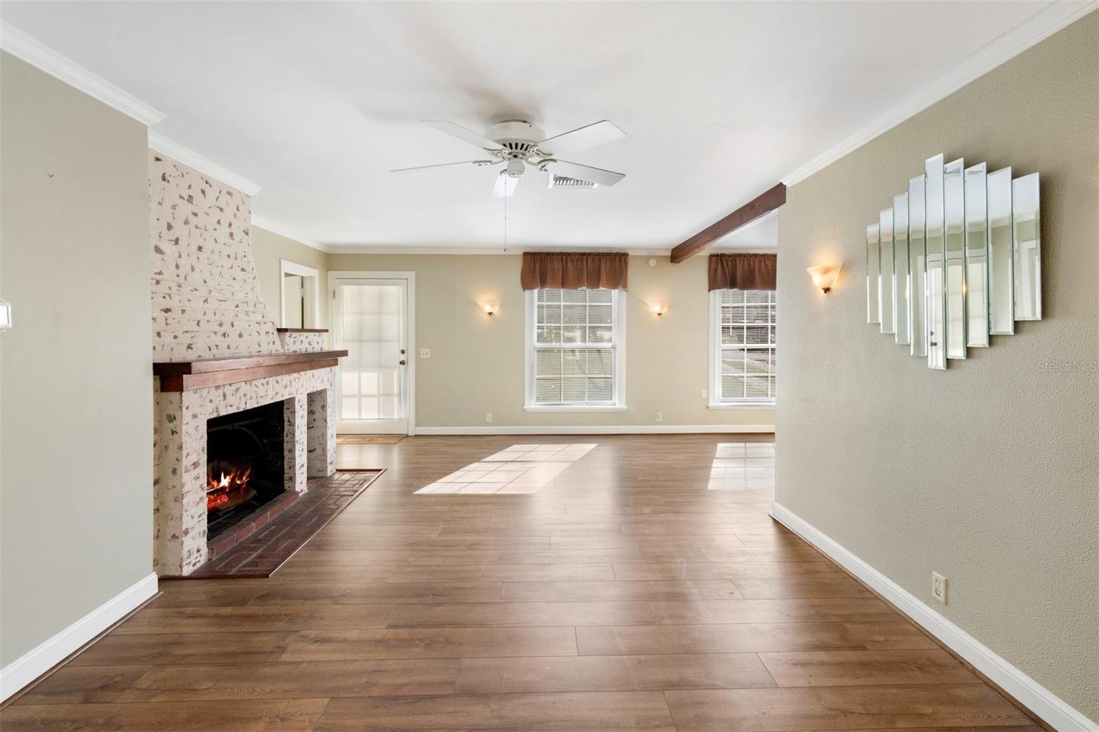 Image 14 of 29 For 841 Campbell Avenue