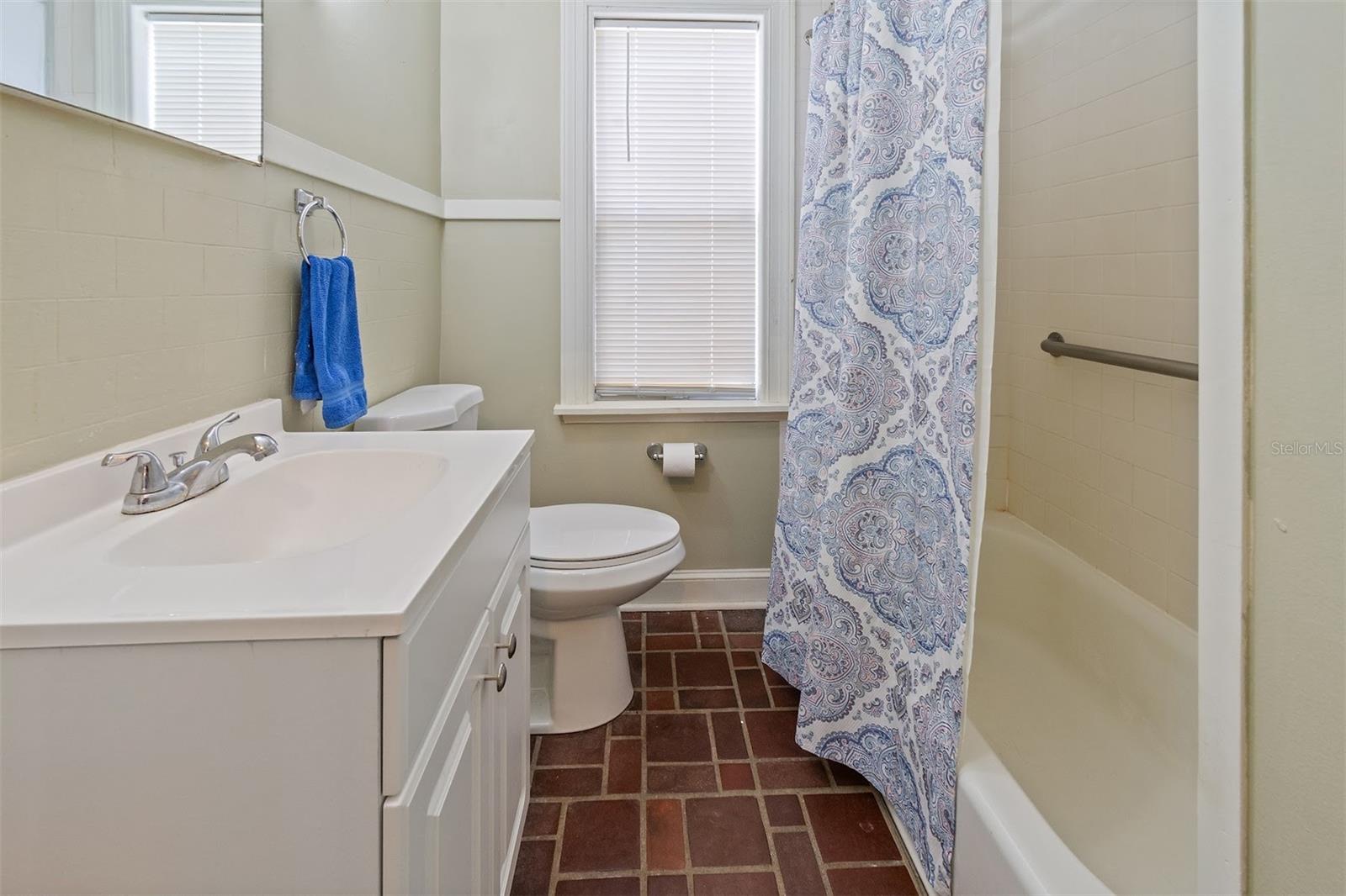 Image 17 of 29 For 841 Campbell Avenue