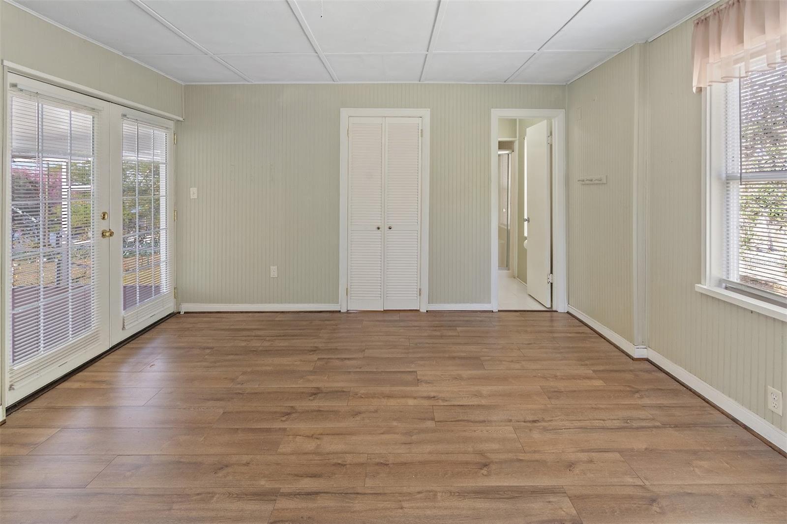 Image 18 of 29 For 841 Campbell Avenue